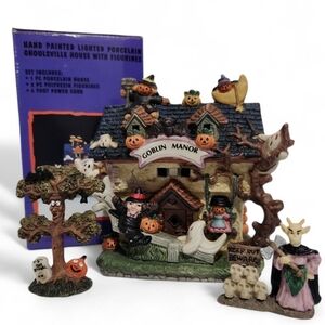 Hand Painted Lighted Porcelain Ghoulsville Goblin Manor With 2 Figurines
